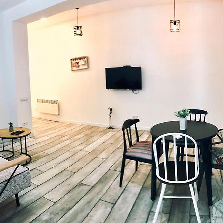 Style Apartments By Happy Place Tbilisi Exterior photo
