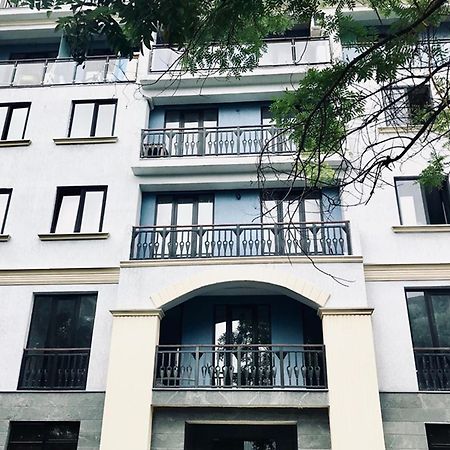 Style Apartments By Happy Place Tbilisi Exterior photo